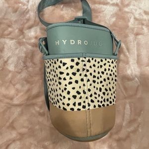 Teal cheetah print hydrojug sleeve